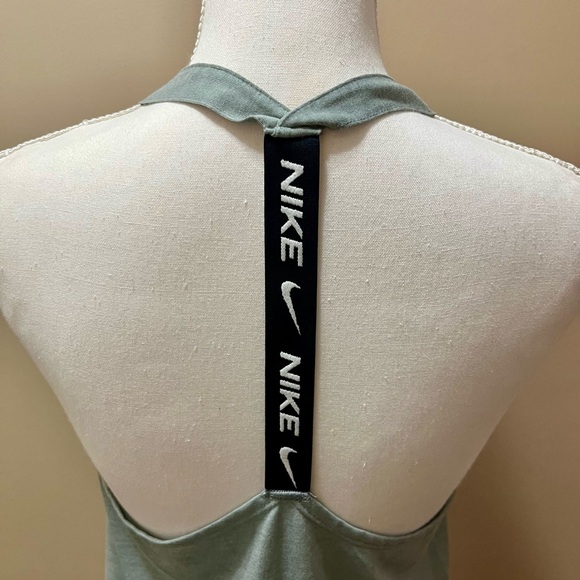 Women’s Nike Dri-FIT Elastika Training Tank Top Size Medium - Picture 6 of 9